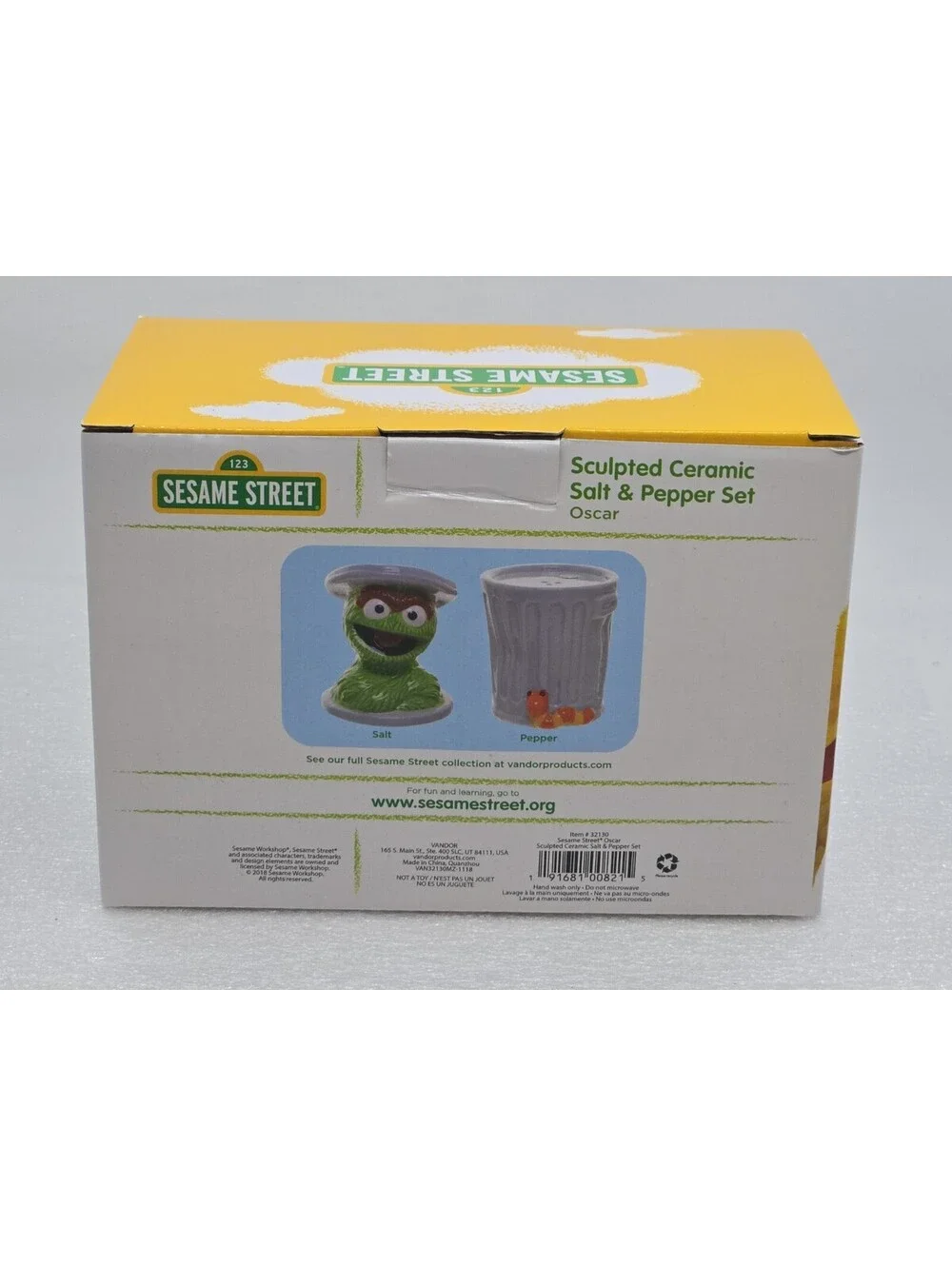 2018 Sesame Street Sculpted Ceramic Salt & Pepper Set Oscar